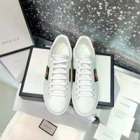 gucci_men_ace_embroidered_sneaker_bee_in_white_1_