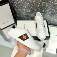 gucci_men_ace_embroidered_sneaker_bee_in_white_1_