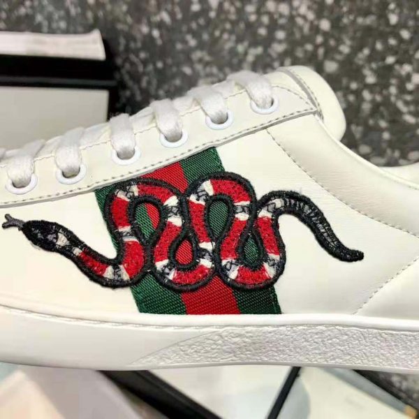 gucci_men_ace_embroidered_sneaker_with_an_embroidered_kingsnake-white_6_