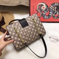 gucci_padlock_small_gg_supreme_canvas_shoulder_bag_with_printed_bees_2_