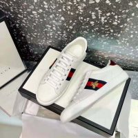 gucci_unisex_ace_embroidered_sneaker_with_iconic_gold_embroidered_bee-white_1_