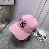 gucci_women_baseball_cap_with_ny_yankees_patch-pink_1_