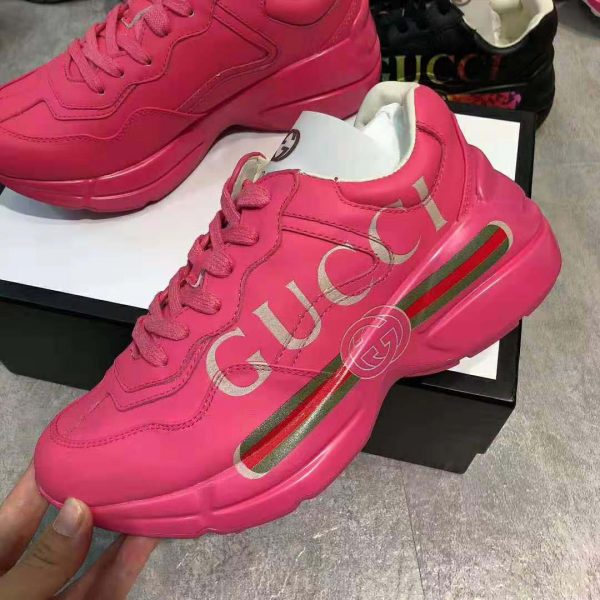 gucci_women_rhyton_gucci_logo_leather_sneaker-rose_3_