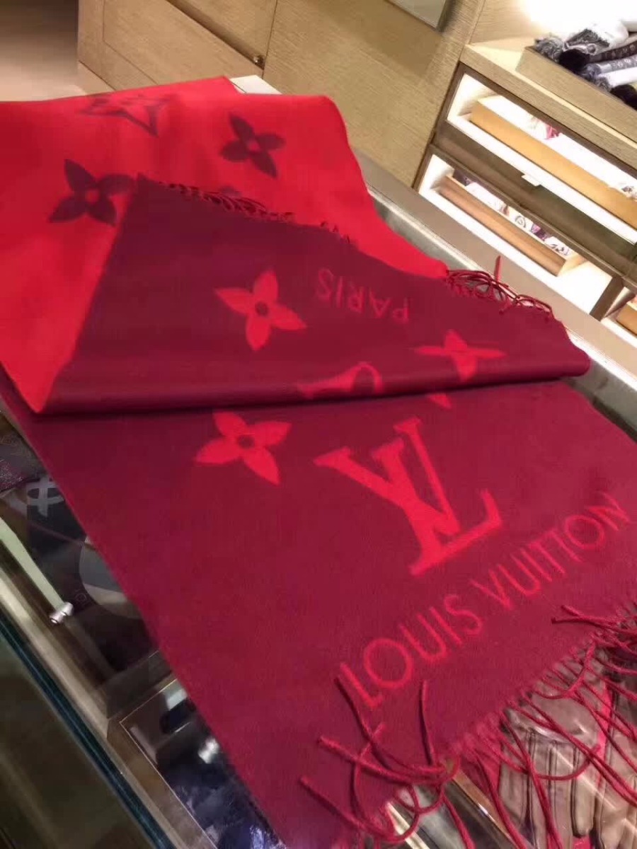 Louis Vuitton LV Reykjavik Scarf with Tone-on-tone Monogram - Image 4