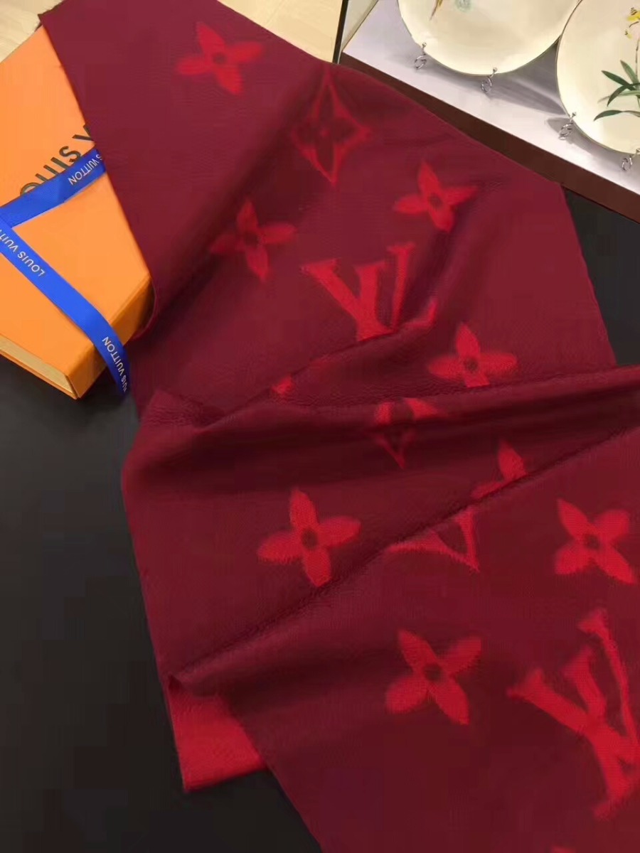 Louis Vuitton LV Reykjavik Scarf with Tone-on-tone Monogram - Image 6