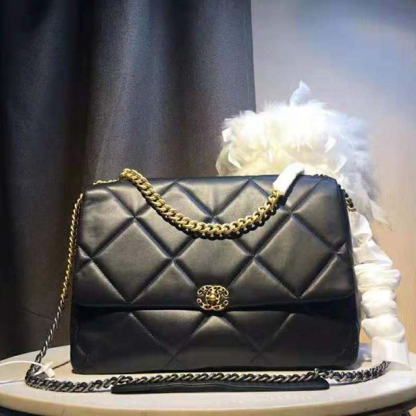 Chanel Women 19 Maxi Flap Bag in Goatskin Leather-Black (2)