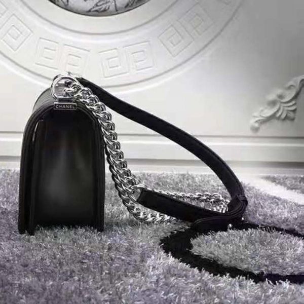Chanel Women Boy Chanel Handbag in Calfskin Leather-Black (4)