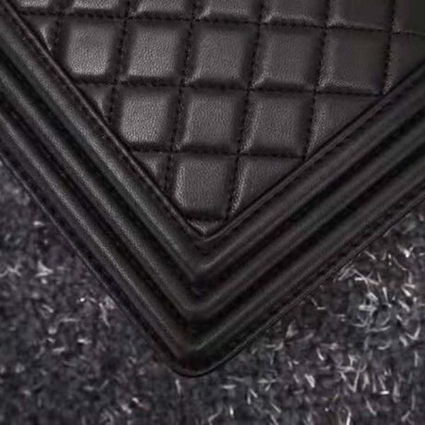 Chanel Women Boy Chanel Handbag in Calfskin Leather-Black (7)