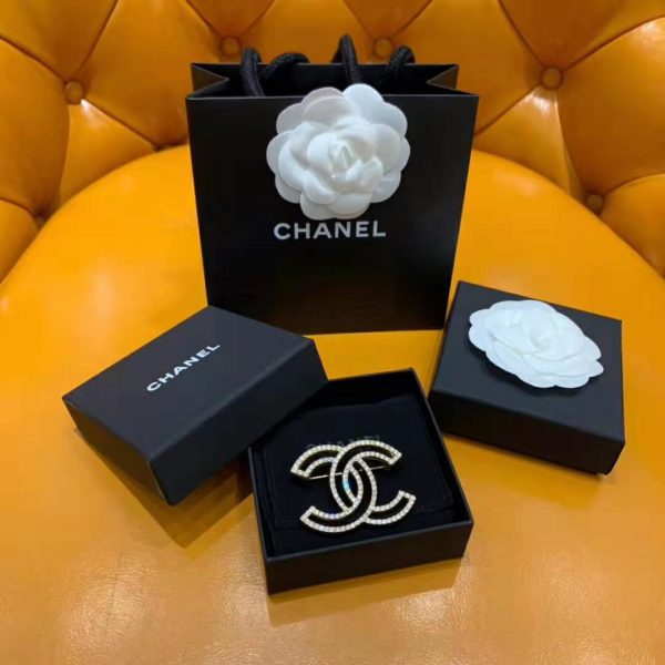 Chanel Women Brooch in Metal & Diamantés-Gold (11)