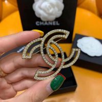 Chanel Women Brooch in Metal & Diamantés-Gold (1)