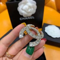 Chanel Women Brooch in Metal & Diamantés-White (1)