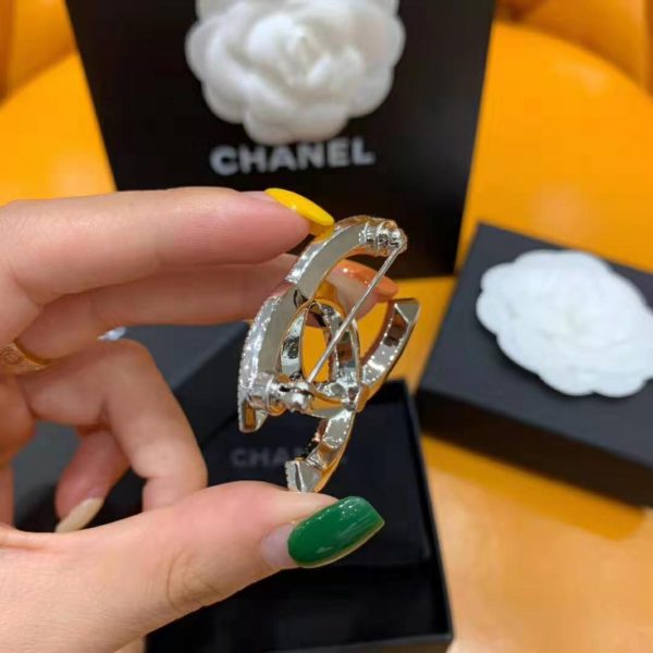 Chanel Women Brooch in Metal & Diamantés-White (7)