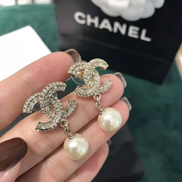 Chanel Women Earrings in Metal Glass Pearls Resin & Diamantés-White (6)