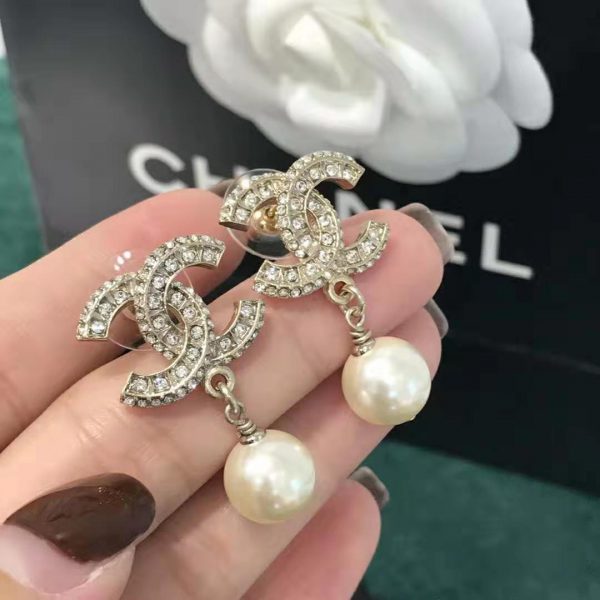 Chanel Women Earrings in Metal Glass Pearls Resin & Diamantés-White (8)