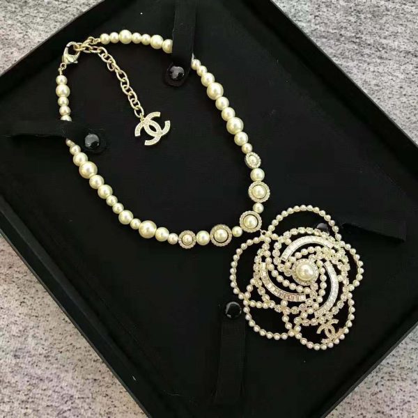 Chanel Women Necklace in Metal Glass Pearls & Diamantés-White (1)