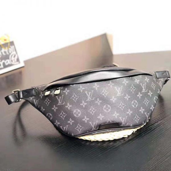 Louis Vuitton LV Men Discovery Bumbag in Monogram Eclipse Canvas-Grey (2)