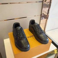 Louis Vuitton LV Men LV Trainer Sneaker-Exclusively Online in Alligator-Embossed Calf Leather-Black (1)