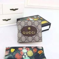 Gucci GG Unisex Neo Vintage GG Supreme Wallet in BeigeEbony GG Supreme Canvas (1)