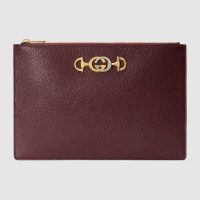 Gucci GG Women Gucci Zumi Grainy Leather Pouch-Green (1)