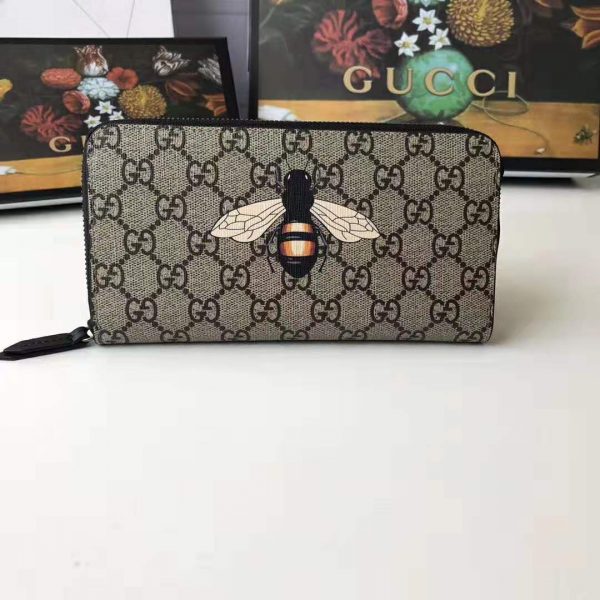 Gucci GG Men Bee Print GG Supreme Zip Around Wallet in BeigeEbony GG Supreme (1)