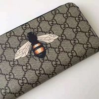 Gucci GG Men Bee Print GG Supreme Zip Around Wallet in BeigeEbony GG Supreme (10)