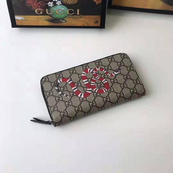 Gucci GG Men Kingsnake Print GG Supreme Zip Around Wallet in BeigeEbony GG Supreme (3)