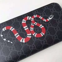 Gucci GG Men Kingsnake Print GG Supreme Zip Around Wallet in BlackGrey GG Supreme Canvas (1)