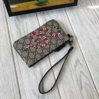 Gucci GG Men Kingsnake Print GG Supreme iPhone Pouch in BeigeEbony GG Supreme Canvas (1)