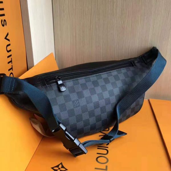 Louis Vuitton LV Men Discovery Bumbag in Damier Graphite Canvas-Grey (3)