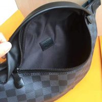 Louis Vuitton LV Men Discovery Bumbag in Damier Graphite Canvas-Grey (1)