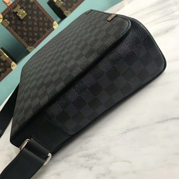 Louis Vuitton LV Men District GM Bag Damier Ebene Canvas (3)