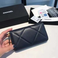 Chanel Women Chanel 19 Zipped Wallet in Lambskin Leather-Navy