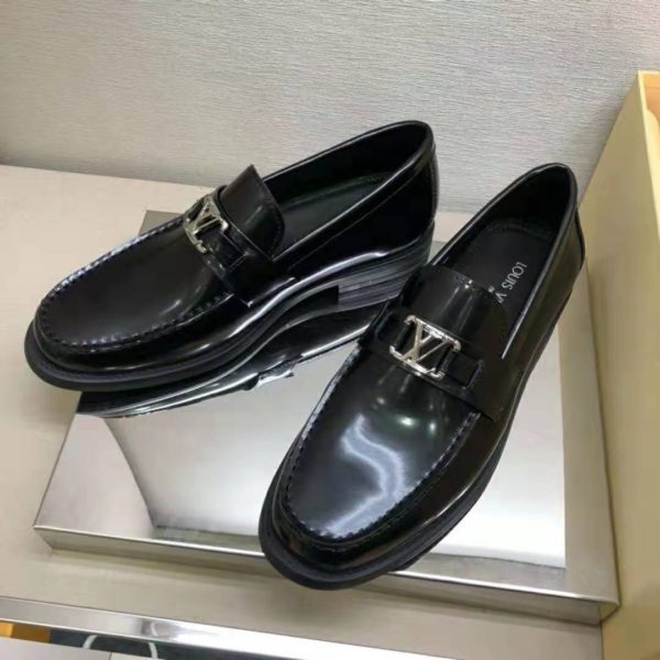 Louis Vuitton Men Major Loafer Glazed Calf Leather Silver LV Initials Accessory (3)