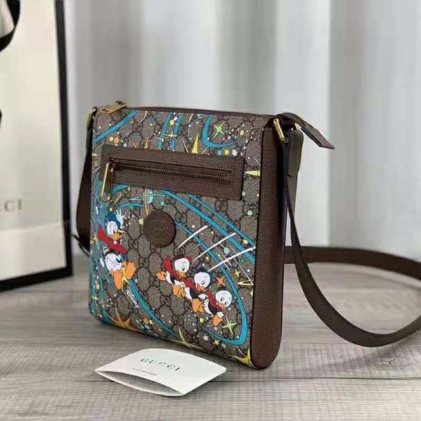 Gucci Unisex Disney x Gucci Donald Duck Messenger Bag Beige GG Supreme Canvas (4)