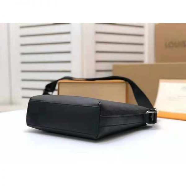Louis Vuitton LV Unisex Discovery Messenger BB Damier Infini Cowhide Leather-Black (9)