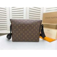 Louis Vuitton LV Unisex Magnetic Messenger Bag Monogram Coated Canvas-Brown