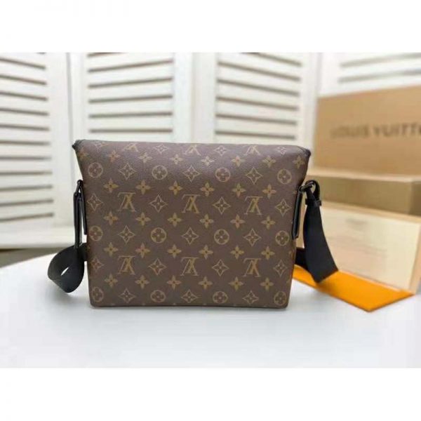 Louis Vuitton LV Unisex Magnetic Messenger Bag Monogram Coated Canvas-Brown (2)