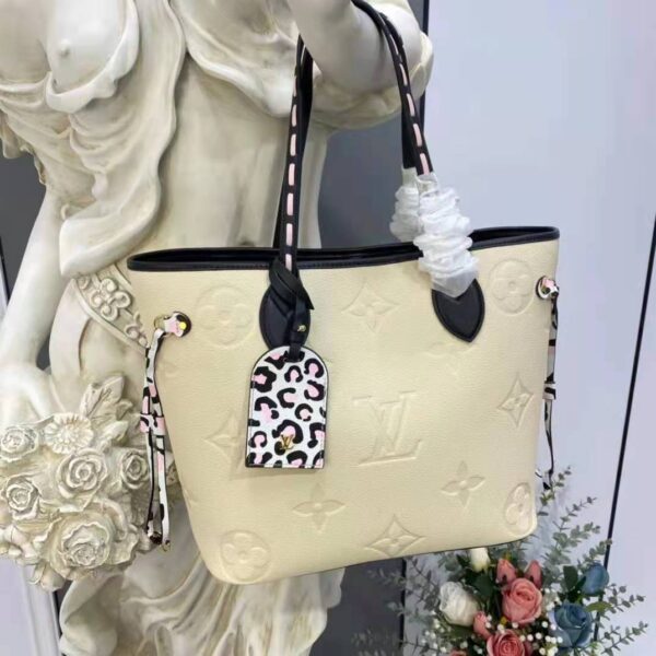 Louis Vuitton LV Women Neverfull MM Tote Bag Wild at Heart Cream Embossed Supple Grained Cowhide (13)
