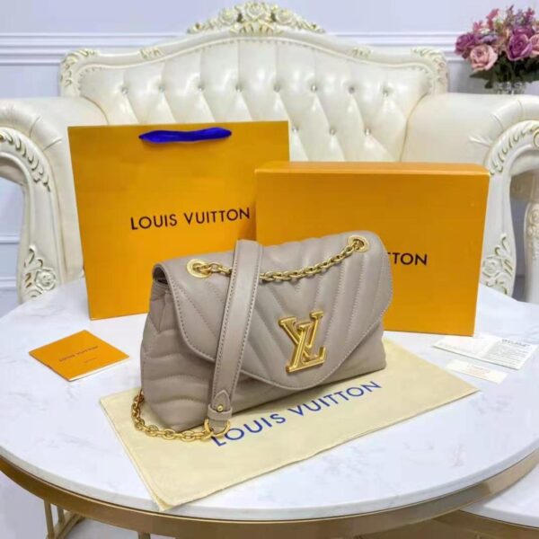 Louis Vuitton LV Women New Wave Chain Bag Handbag Sandy Smooth Cowhide Leather (4)
