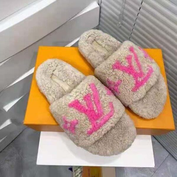 Louis Vuitton LV Women Paseo Flat Comfort Mule Beige Shearling LV Initials Monogram Flowers (7)