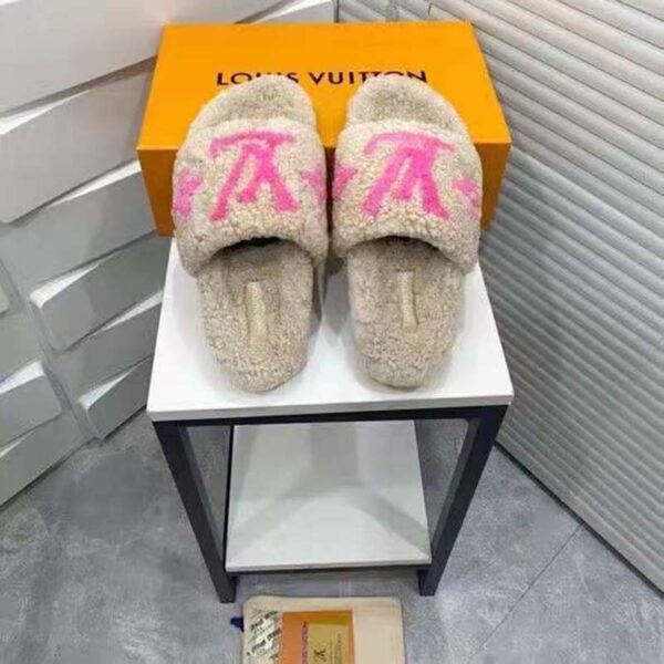 Louis Vuitton LV Women Paseo Flat Comfort Mule Beige Shearling LV Initials Monogram Flowers (9)