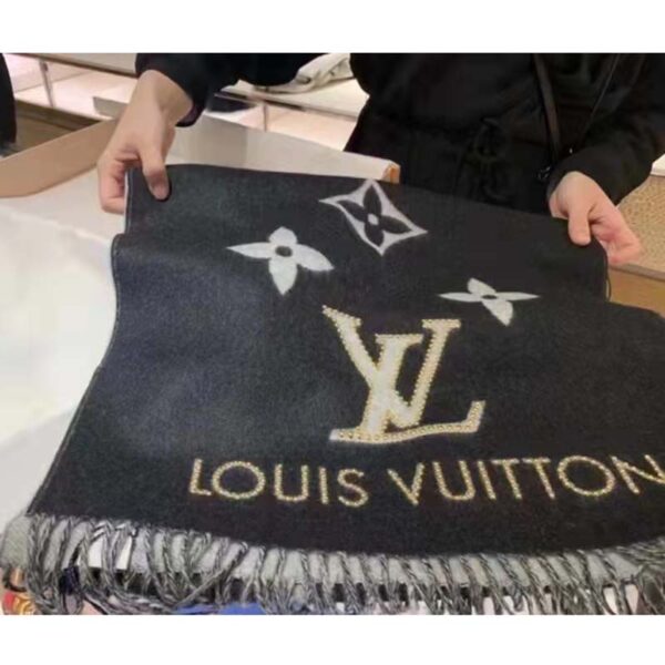 Louis Vuitton LV Unisex Studdy Reykjavik Scarf Black Cashmere Monogram (3)