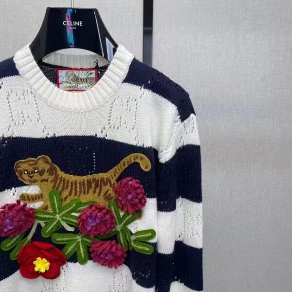 Gucci GG Men Gucci Tiger Wool Sweater Embroidery Tiger Flower Crewneck (2)
