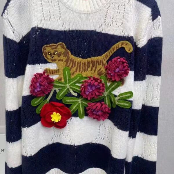 Gucci GG Men Gucci Tiger Wool Sweater Embroidery Tiger Flower Crewneck (4)