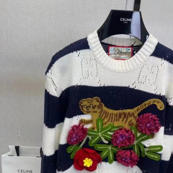 Gucci GG Men Gucci Tiger Wool Sweater Embroidery Tiger Flower Crewneck (9)