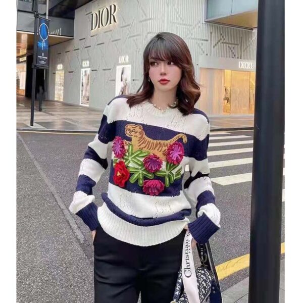 Gucci GG Women Gucci Tiger Wool Sweater Embroidery Tiger Flower Crewneck (2)