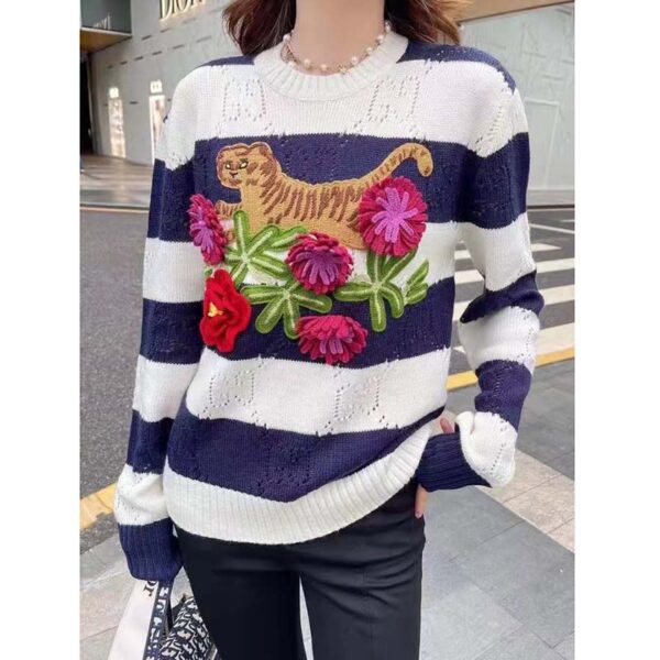 Gucci GG Women Gucci Tiger Wool Sweater Embroidery Tiger Flower Crewneck (4)