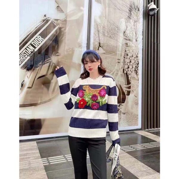Gucci GG Women Gucci Tiger Wool Sweater Embroidery Tiger Flower Crewneck (8)