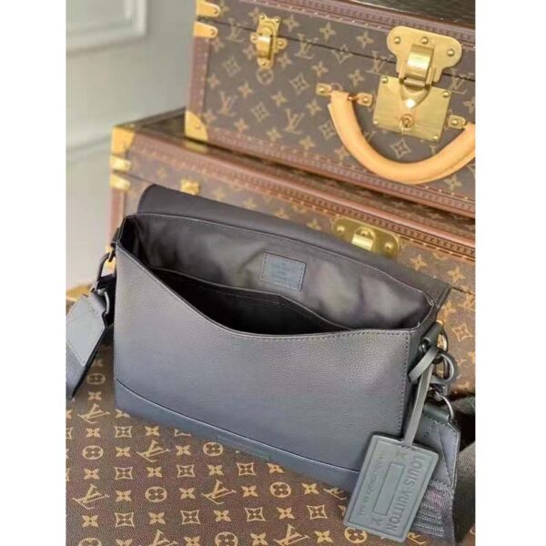 Louis Vuitton LV Aerogram Messenger Black Grained Calf Cowhide Leather Textile Lining (10)