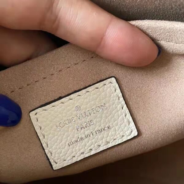 Louis Vuitton LV Unisex Marelle Handbag Quartz White Epi Grained Cowhide Canvas (16)